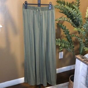 Green elastic pleated long skirt
